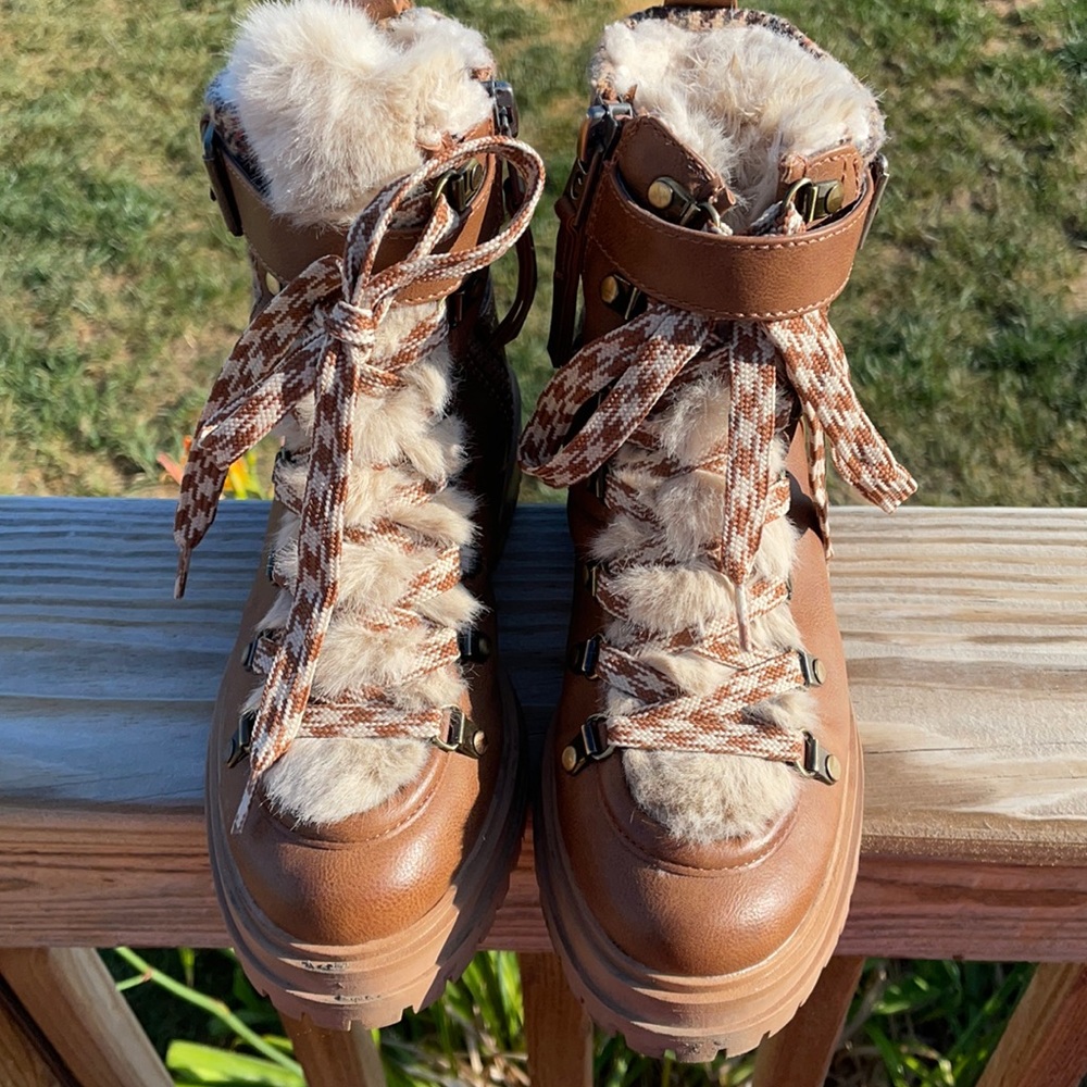 Super cute fall/ winter fashion boots!